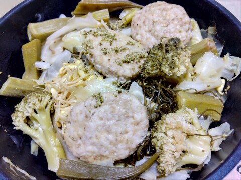 キャベツ豆もやし昆布ブロッコリーおくら鶏つくね蒸